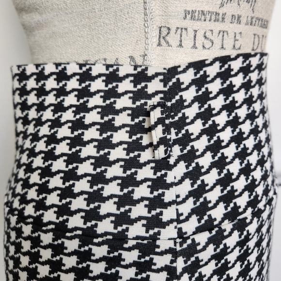 Vintage Houndstooth Pencil Skirt - Picture 5 of 10